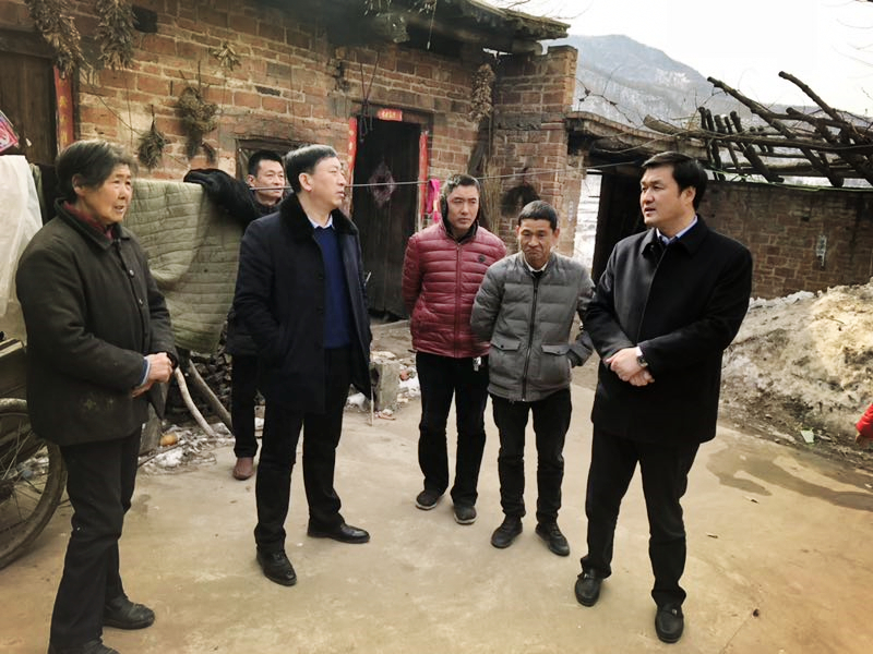 民建“組團(tuán)”慰問(wèn)，企業(yè)送溫暖到家